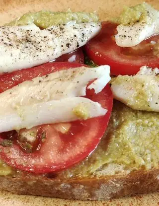 Ricetta Bruschette con crema di asparagi, merluzzo e pomodori. di ilninotto