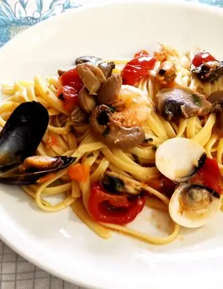 Ricetta Bavette con frutti di mare e funghi champignon. di ilninotto