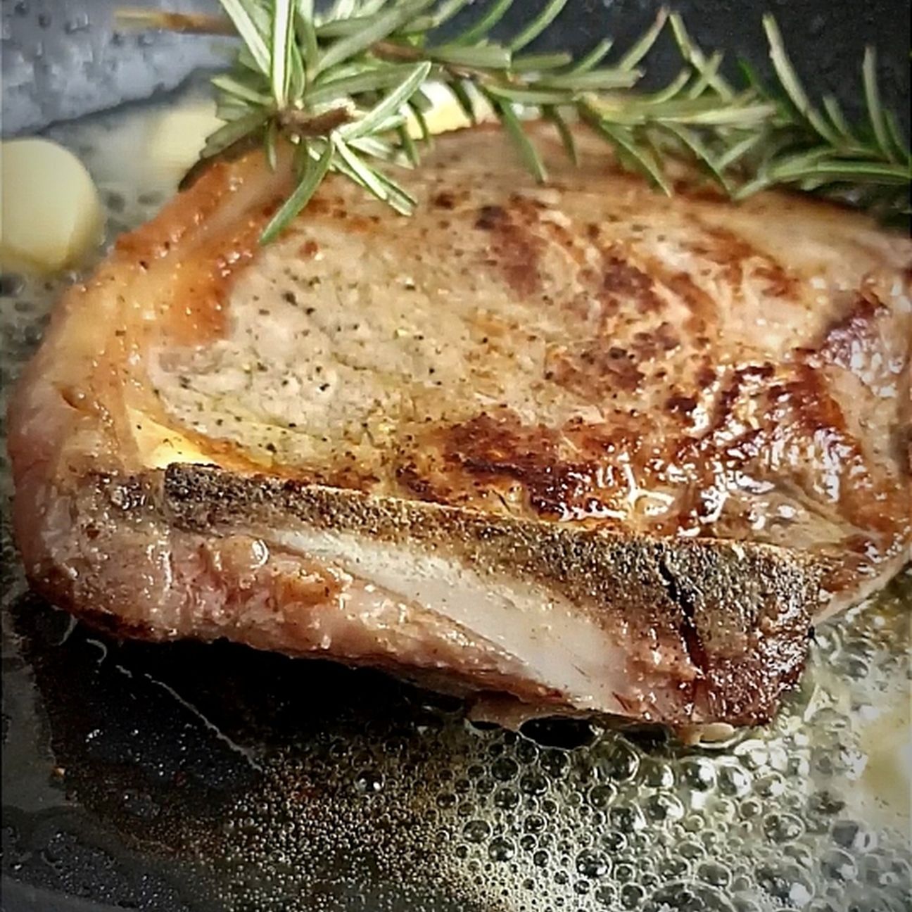 Costata di manzo in padella