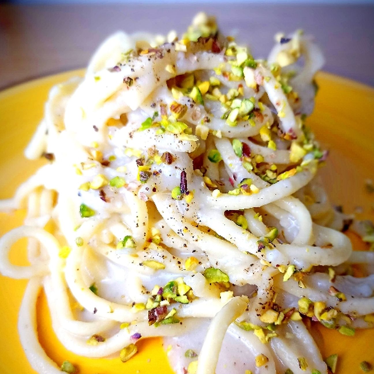 Cacio e pepe con granella di pistacchi