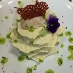 Ricetta Millefoglie di pane carasau con tartar di gambero ,mela croccante e avocado