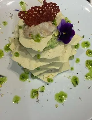 Ricetta Millefoglie di pane carasau con tartar di gambero ,mela croccante e avocado di mirkotedescochef