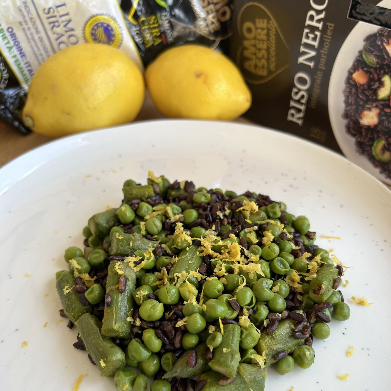 RISO NERO, ASPARAGI E PISELLI
