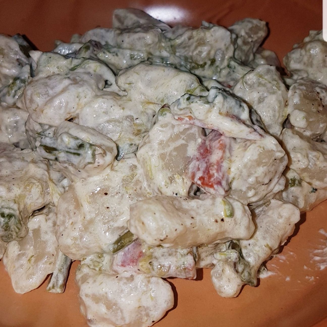 Gnocchi alla crema di asparagi e salame piccante