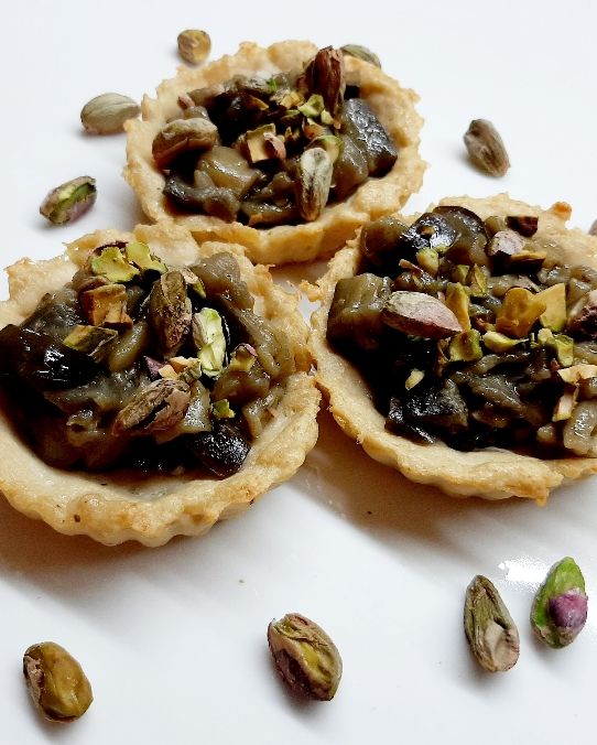 Crostatine di pollo, melanzane e pistacchi