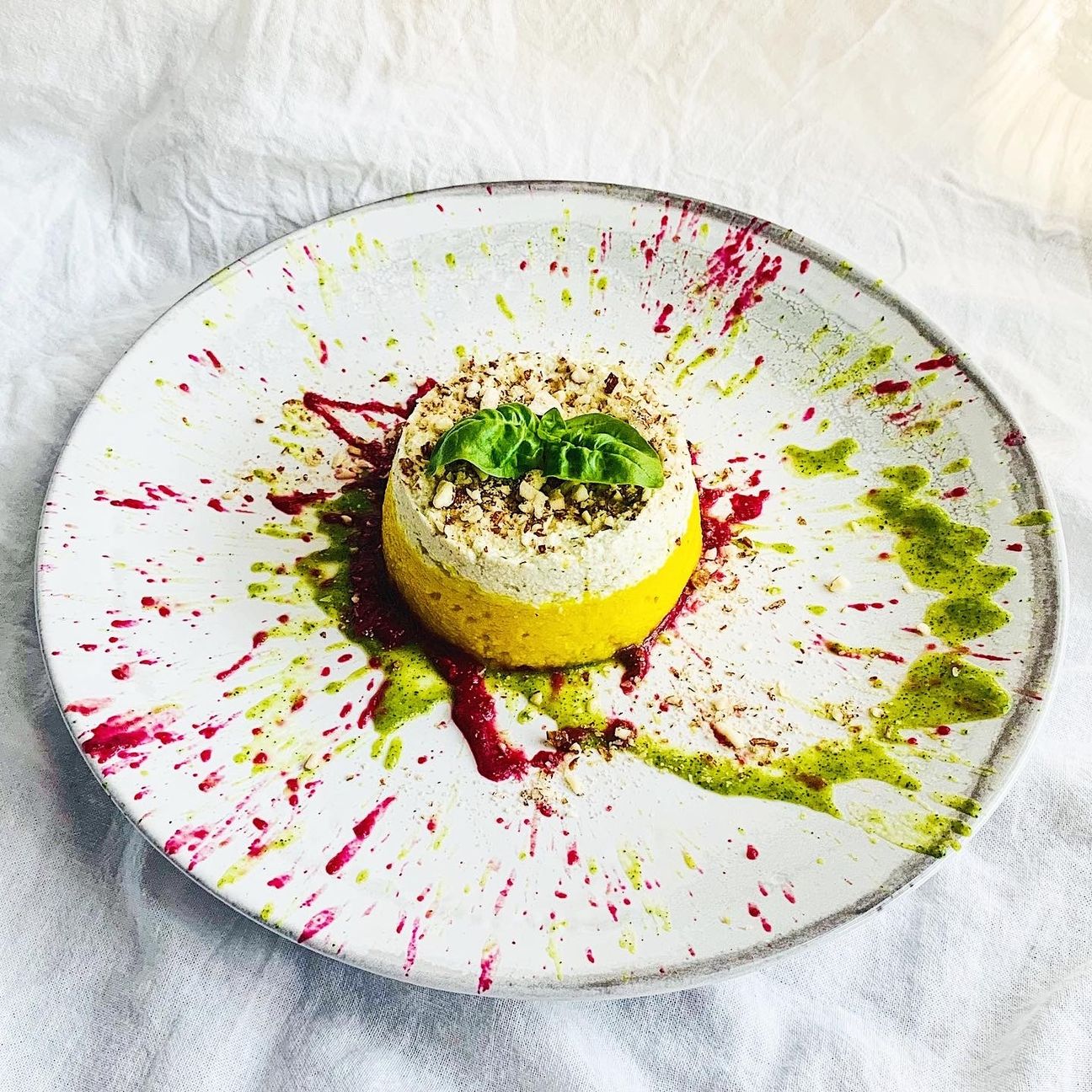 Cous Cous allo zafferano con ricotta al pesto e mandorle tritate