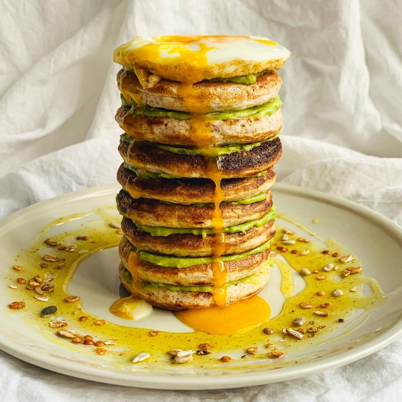 Avo Pancakes salati alle Carote Viola con crema di avocado e uovo