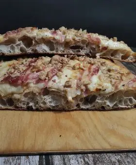 Ricetta Pizza in pala alla romana con crema di zucca, scamorza affumicata, bacon e granella di noci di mich77