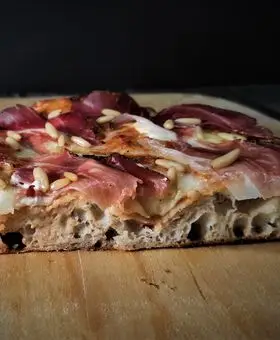 Ricetta Pizza in pala alla romana con mascarpone, speck e pinoli di mich77