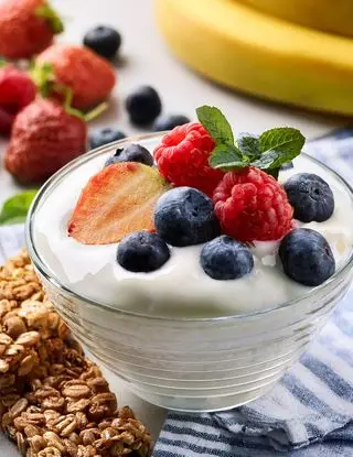 Ricetta Yogurt, frutta fresca e barretta ai cereali di matteodospina_elta