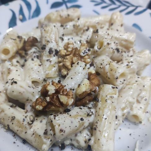 Rigatoni con crema di gorgonzola e noci