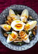 Ricetta Pasta integrale con uova sode, fagiolini,olive e salsa allo yogurt