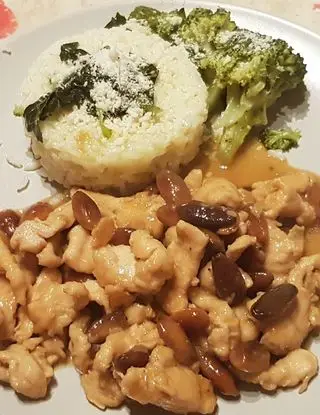 Ricetta Pollo alle mandorle con broccoli di carmenpinto1990