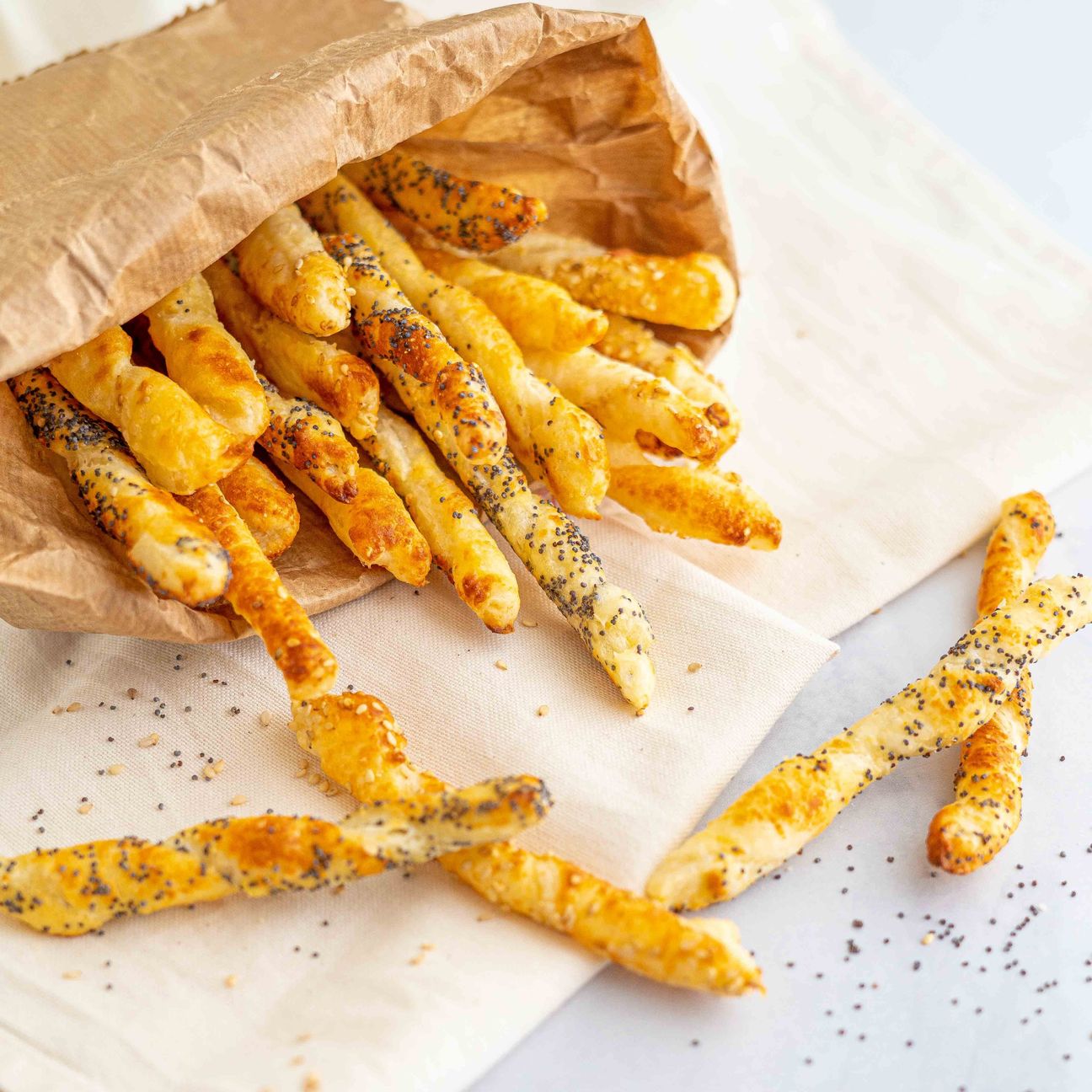 Grissini di pasta sfoglia al formaggio