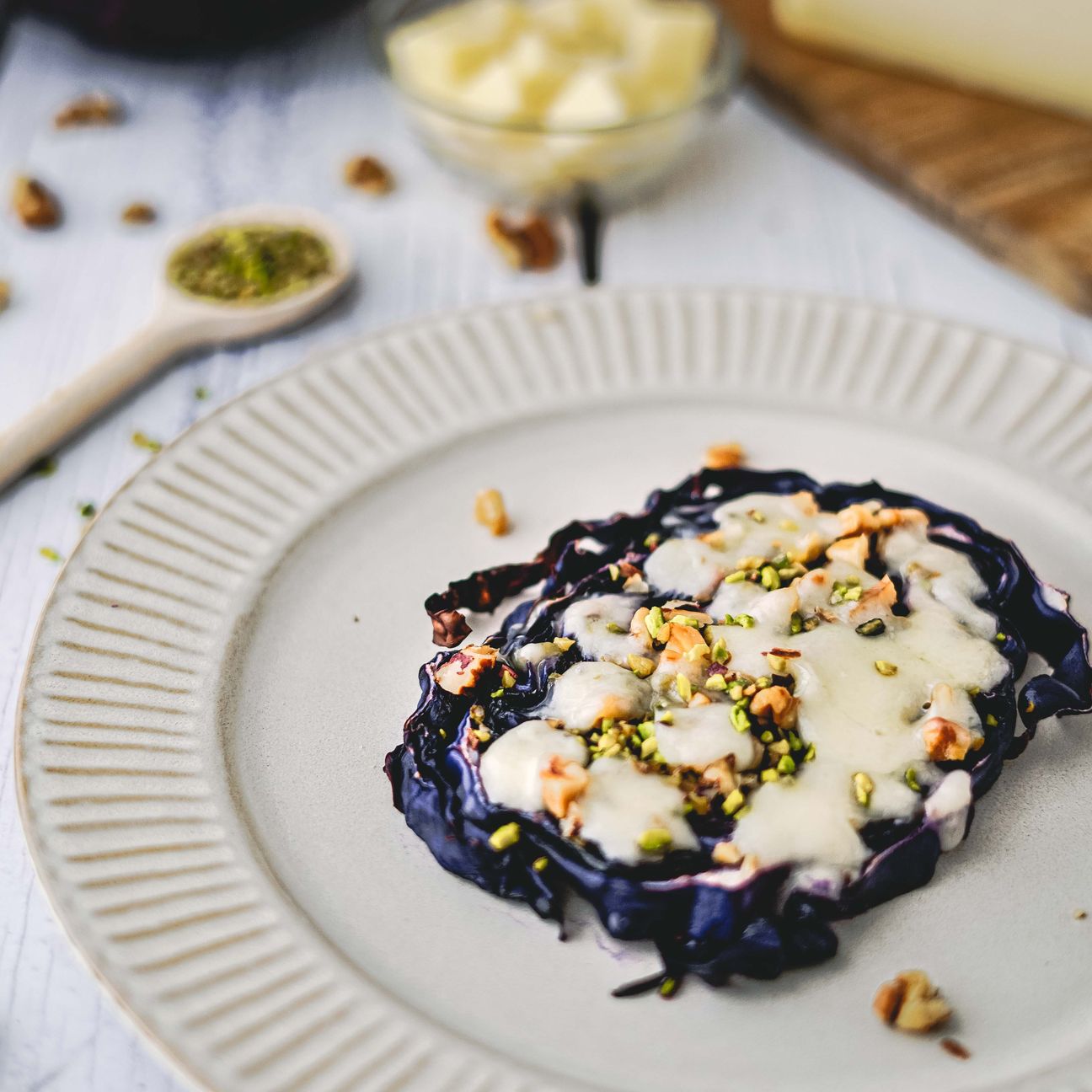 Cavolo rosso formaggio e noci
