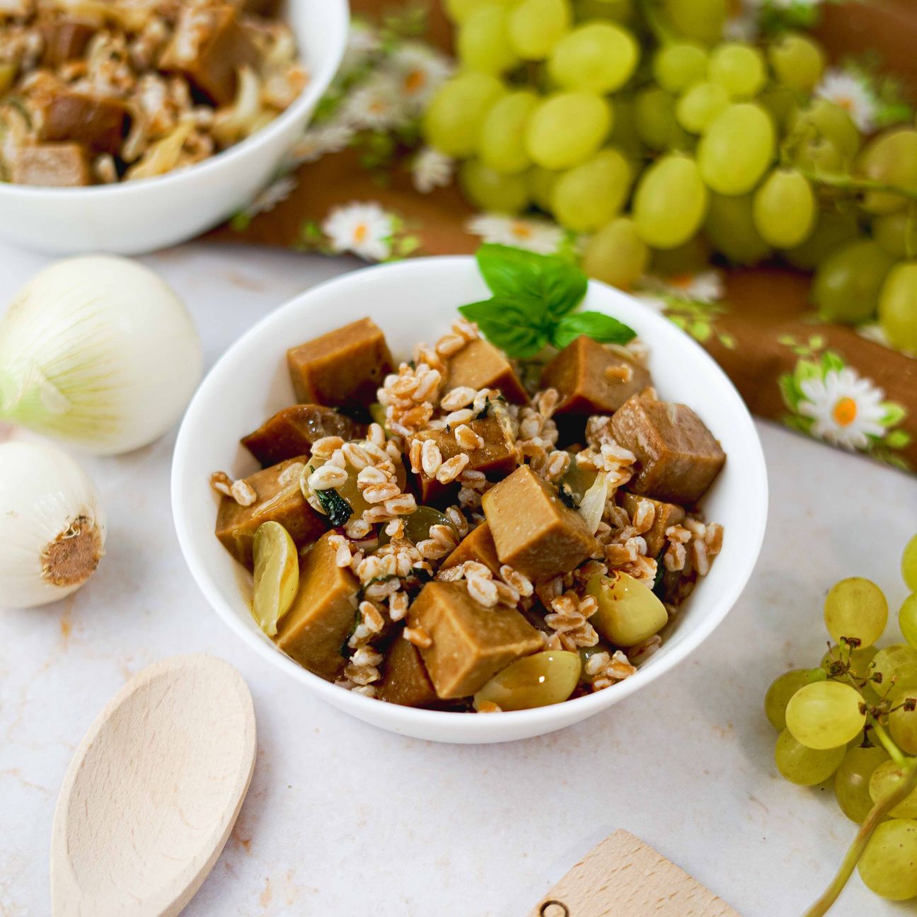 Insalata di farro al saitan e all’uva