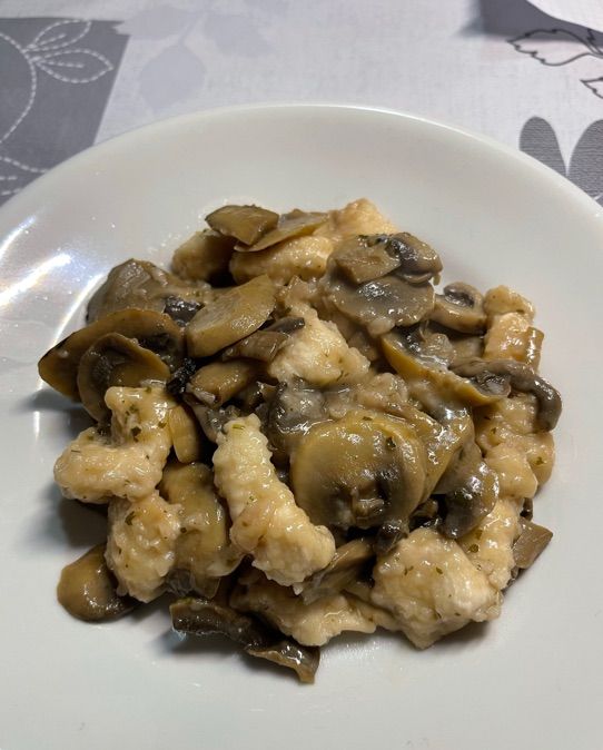 Bocconcini di petto di pollo con funghi champignon 🍄🍂