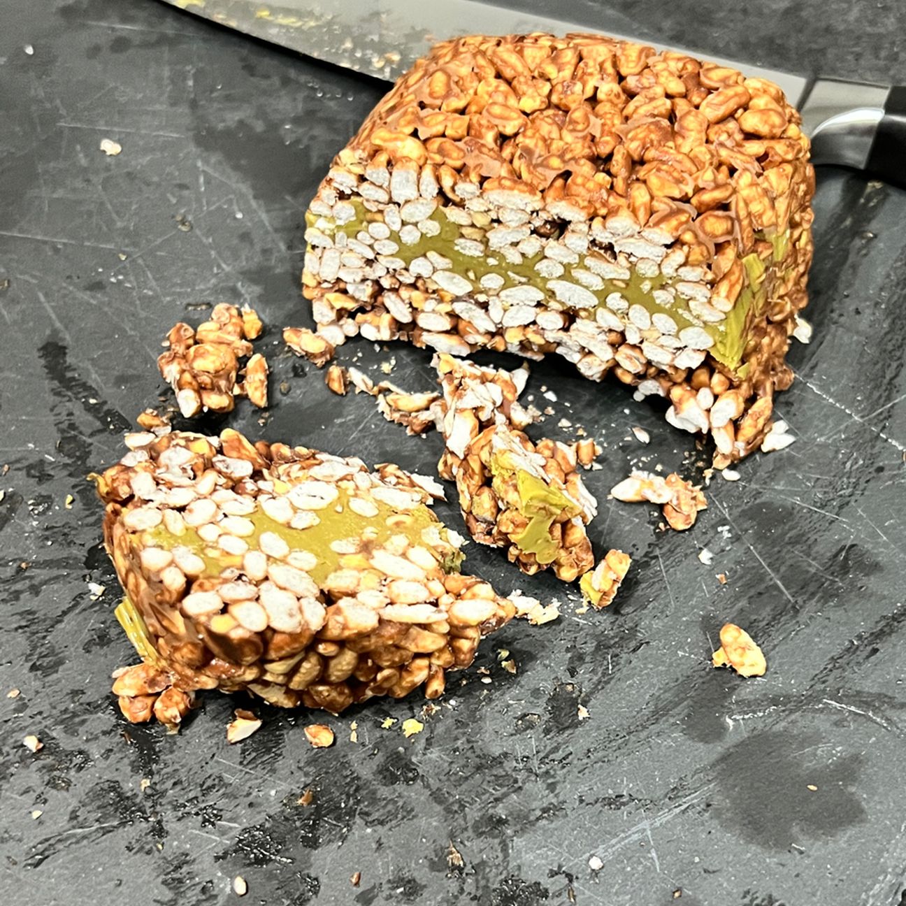Riso soffiato con cioccolato Ferrero rocher e pistacchio