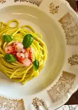 Ricetta Spaghettoni con crema di zucchine e basilico e  tartare di gambero rosso di Mazara del Vallo