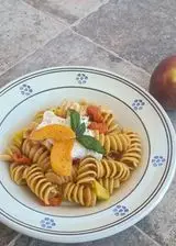 Ricetta Fusilloni alle pesche, pomodorini confit, stracciatella e basilico