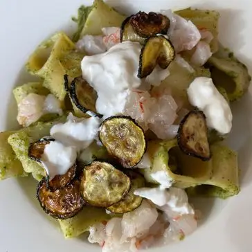 Ricetta Calamarata con crema di zucchine, gambero e stracciatella