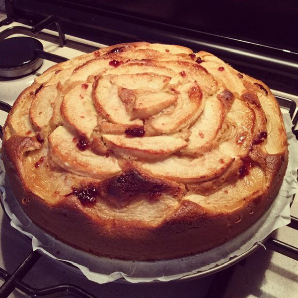 Torta di mele con miele di castagno e rosmarino