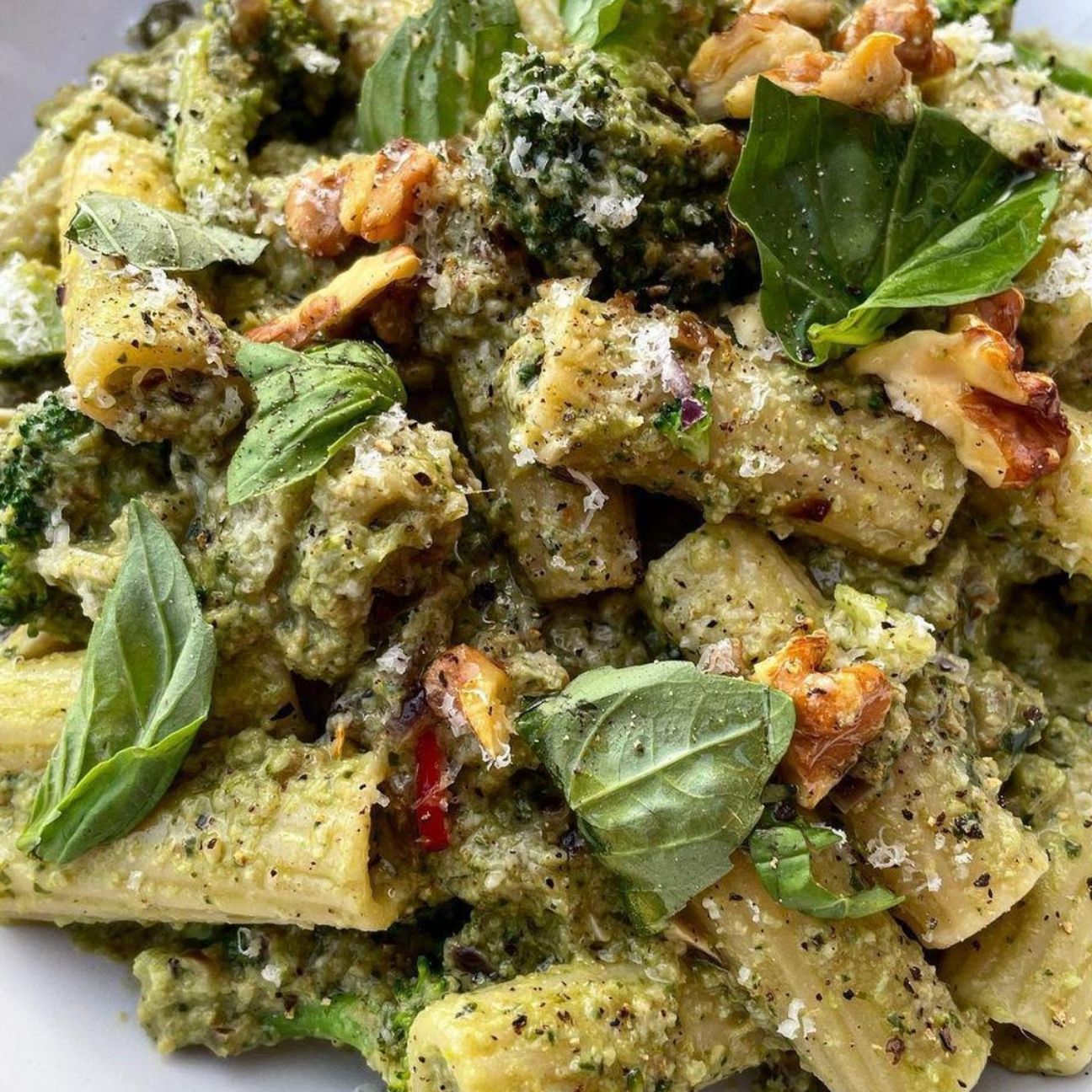 Tortiglioni al pesto di broccoli e noci