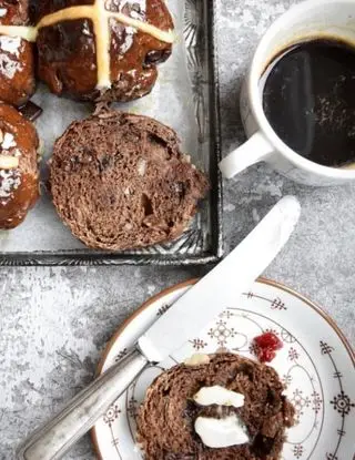 Ricetta Hot Cross Buns al cioccolato di lacucinasecondolabiffi