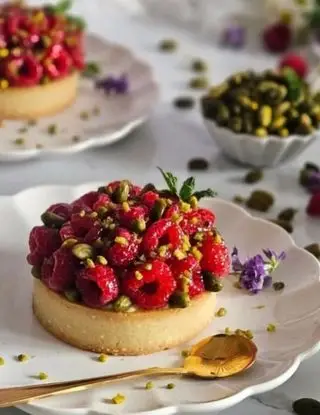 Ricetta Tartellette al pistacchio e lamponi di lacucinasecondolabiffi