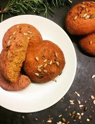 Ricetta Burger buns alla barbabietola, salvia e rosmarino. di lacucinasecondolabiffi