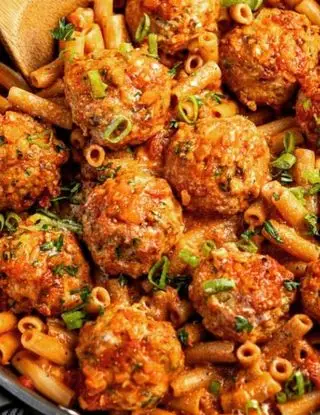 Ricetta Sedani rigati con il sugo delle e con le polpette di lacucinasecondolabiffi