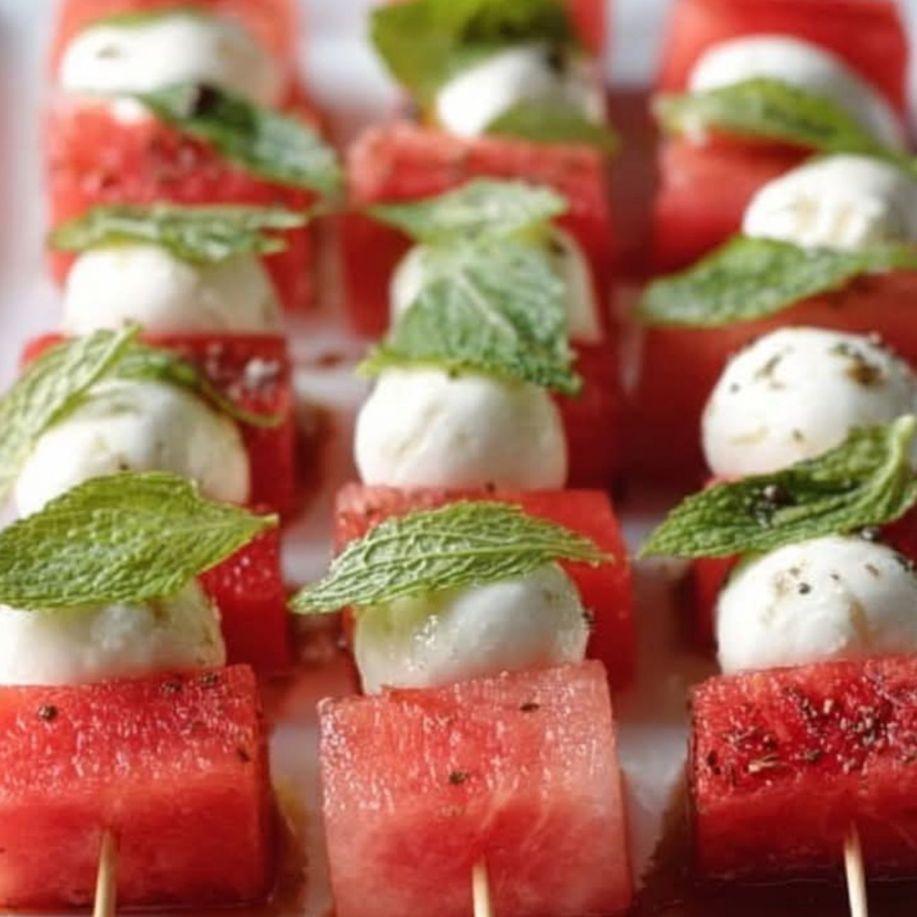 Spiedini di anguria e mozzarelline