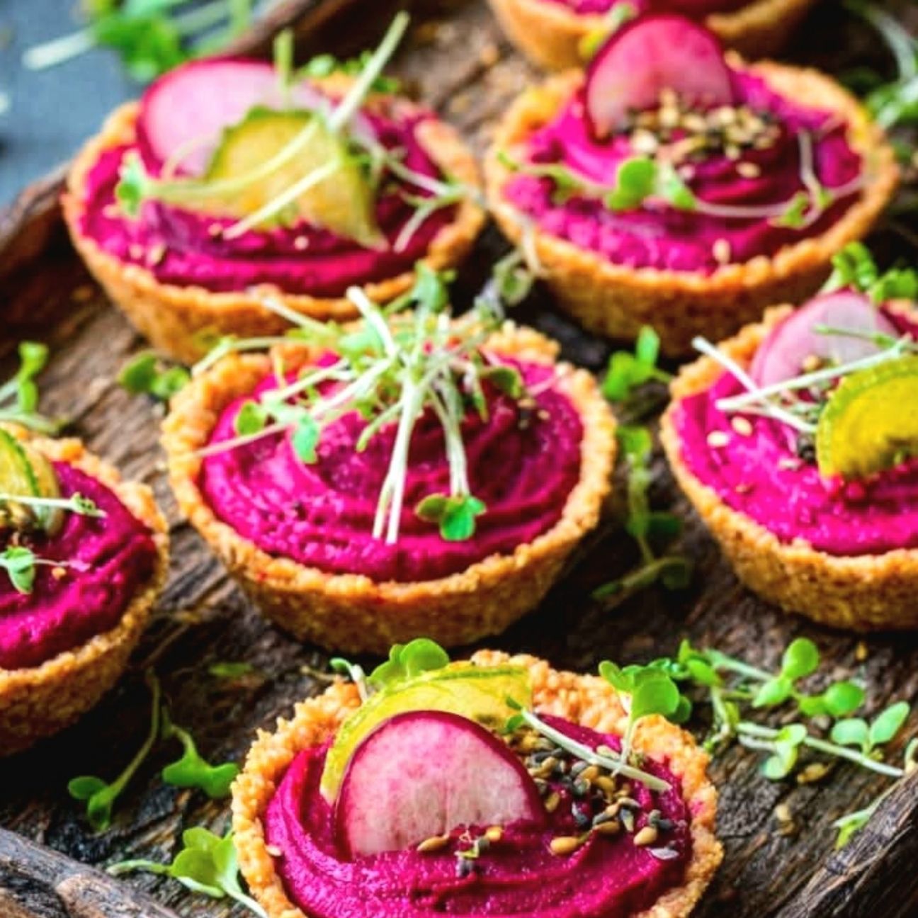 Crostatine Gluten Free con Hummus di Barbabietola
