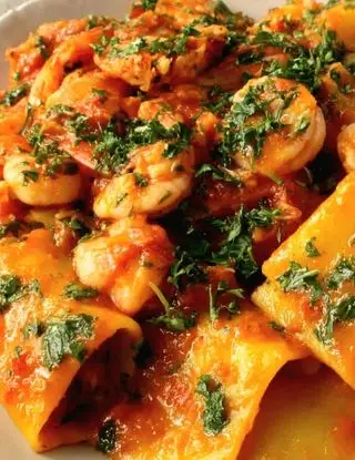 Ricetta Paccheri al sugo di gamberetti e ciliegino di lacucinasecondolabiffi