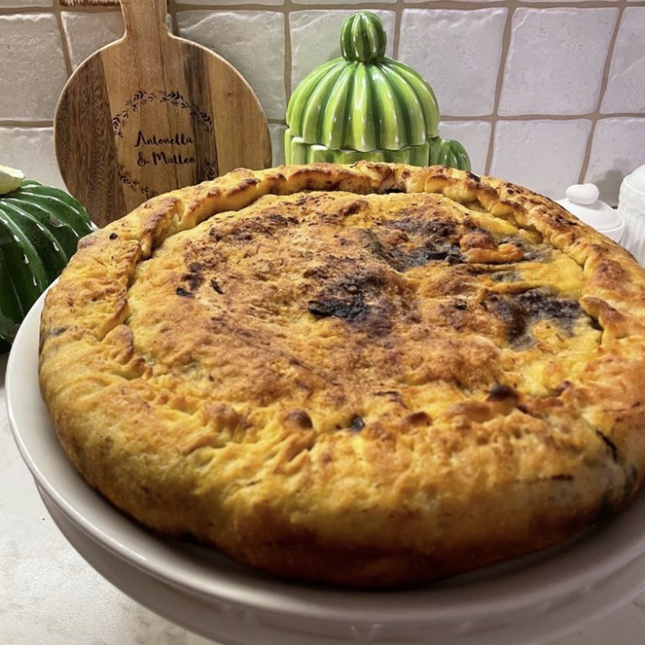 Focaccia salentina con rape e salsiccia