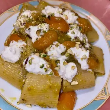 Ricetta Paccheri con pomodori gialli, burrata e pistacchio di cooking.with.saraa