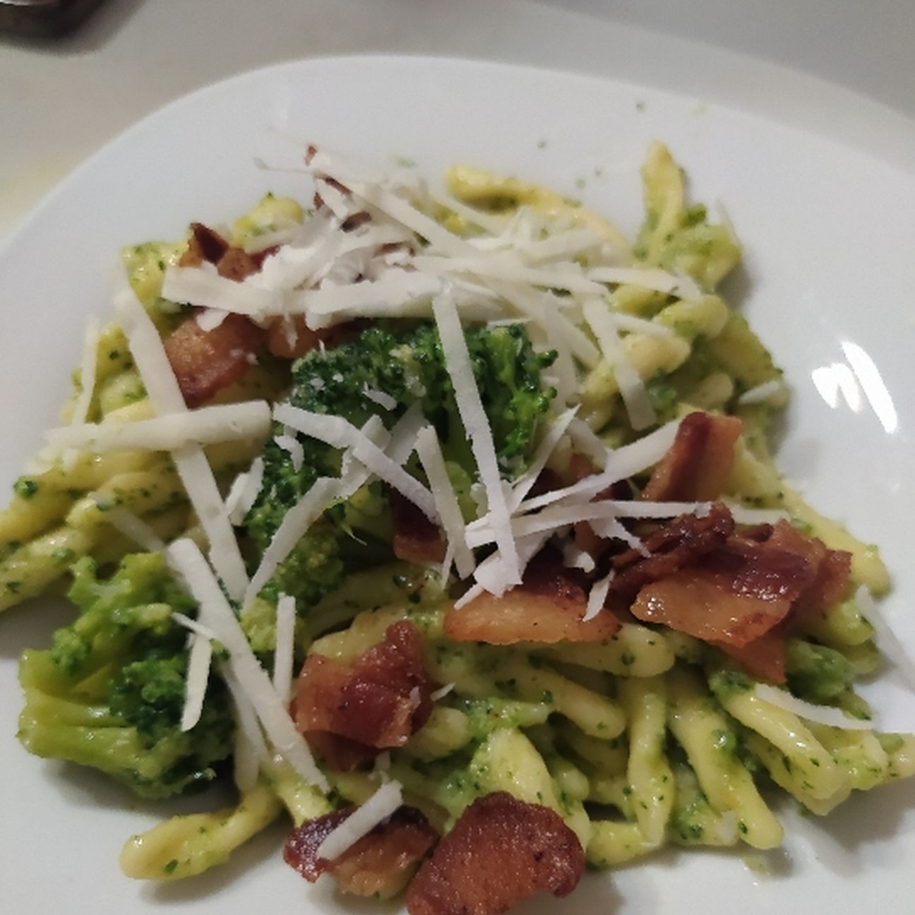 Strozzapreti in crema di broccoli e guanciale croccante