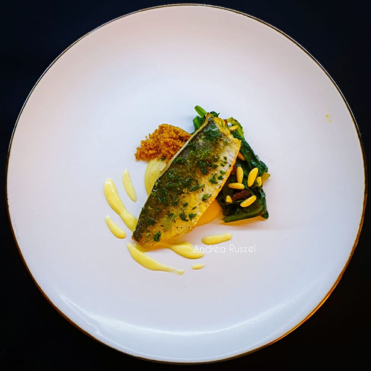 Sgombro del Mediterraneo, cremoso di Patate, salsa al Limone, Cicoria ripassata e pane croccante