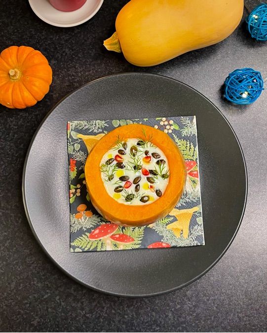 Vellutata di zucca in zucca 🎃 con crema al parmigiano
