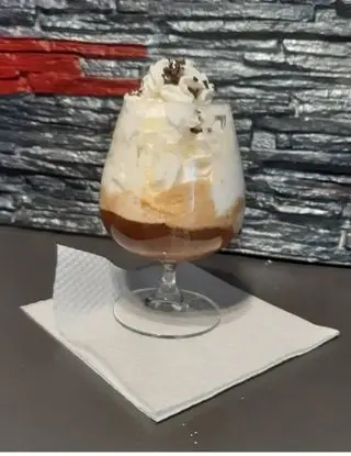 Ricetta Affogato al caffè, congelato a fior di latte panna e scaglie al cioccolato  di Ale.eru23