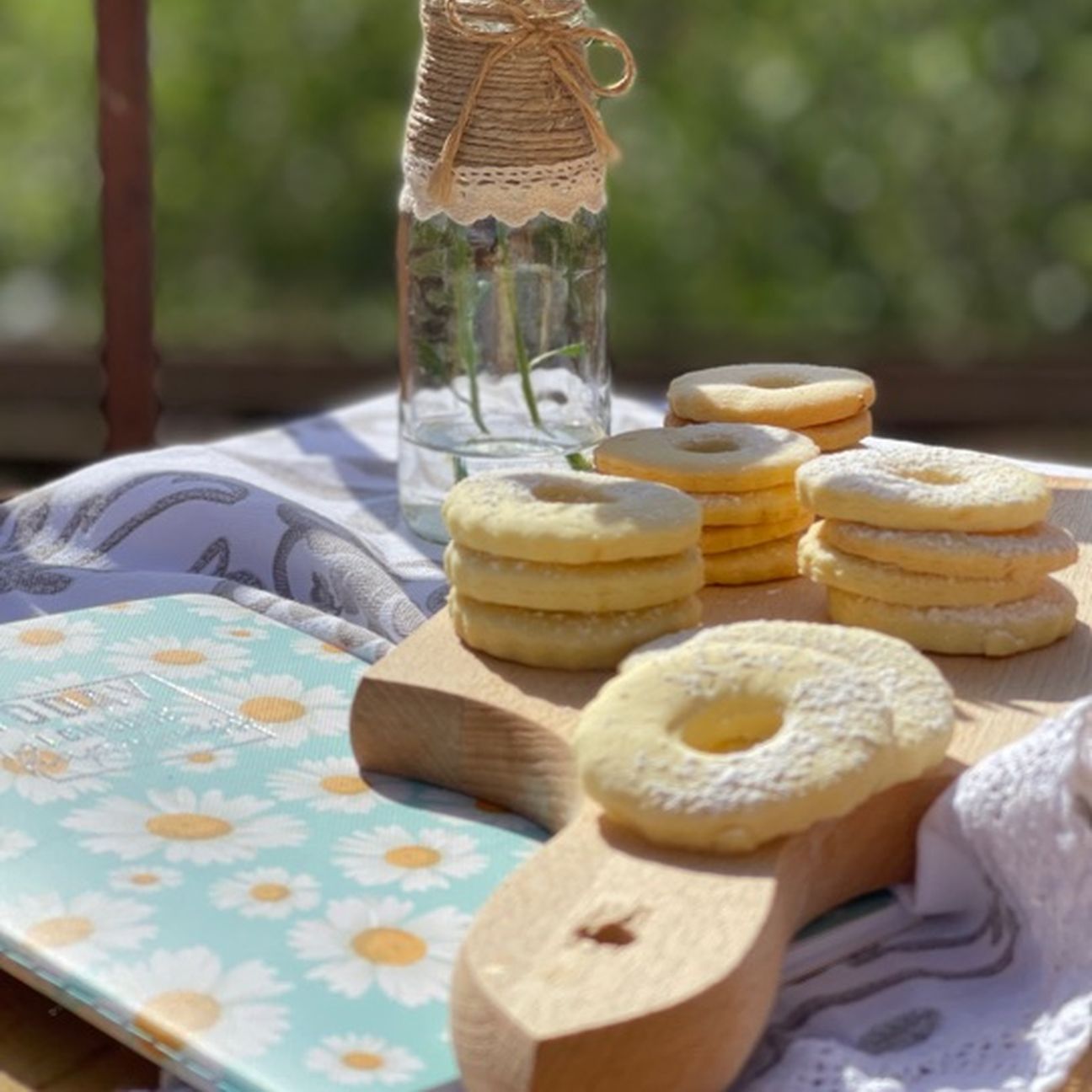 Biscotti di frolla montata con farina di riso senza albumi.