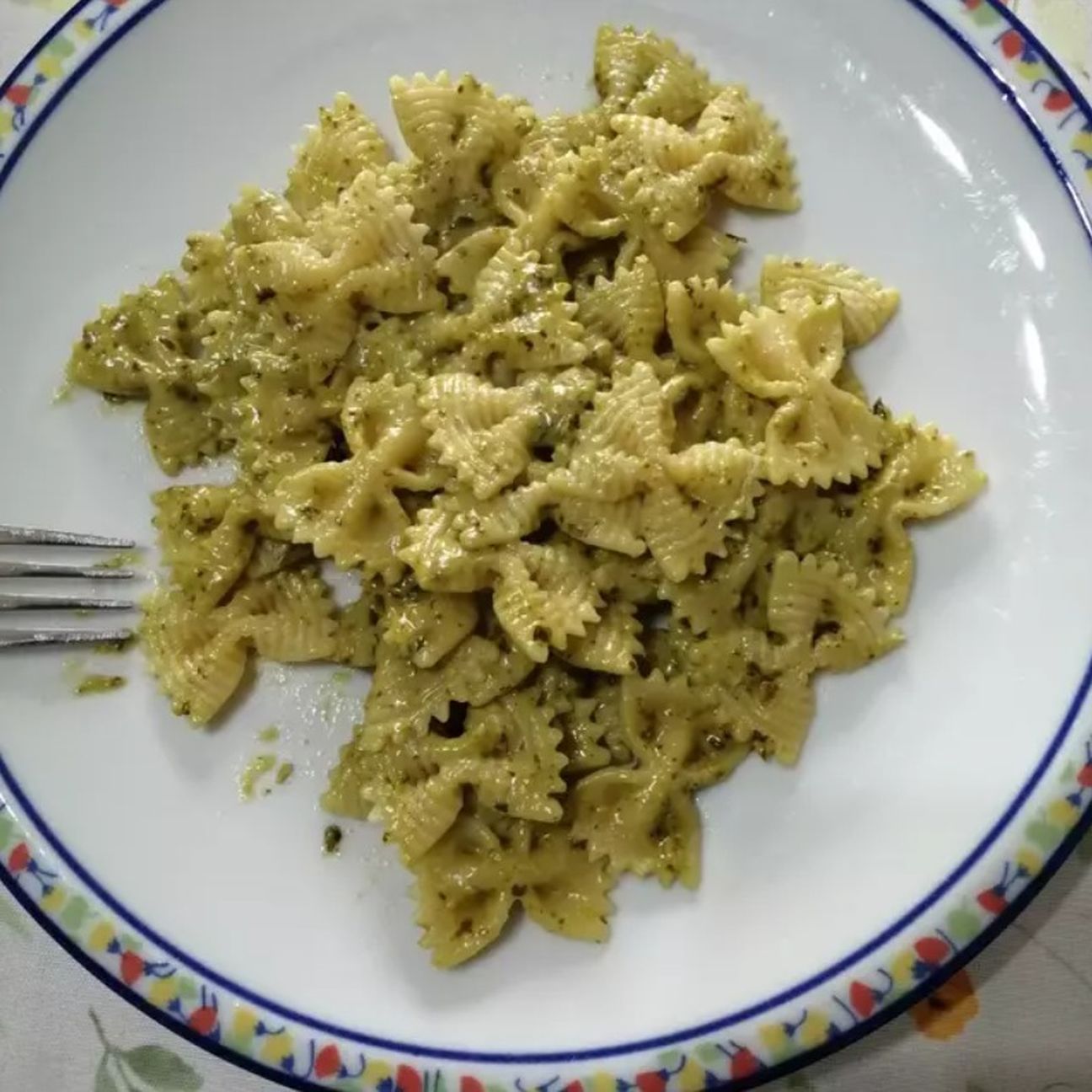 Pasta con pesto di piselli e rucola
