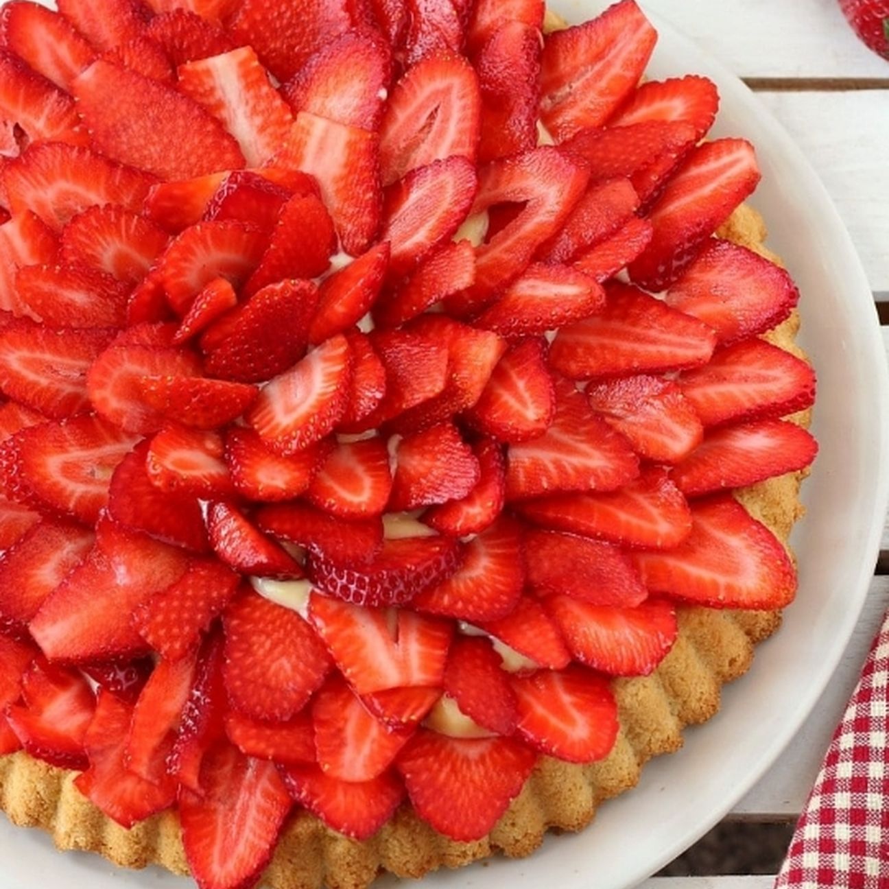 Crostata alle fragole e crema