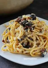 Ricetta Pasta cacio e pepe con olive e pomodori secchi