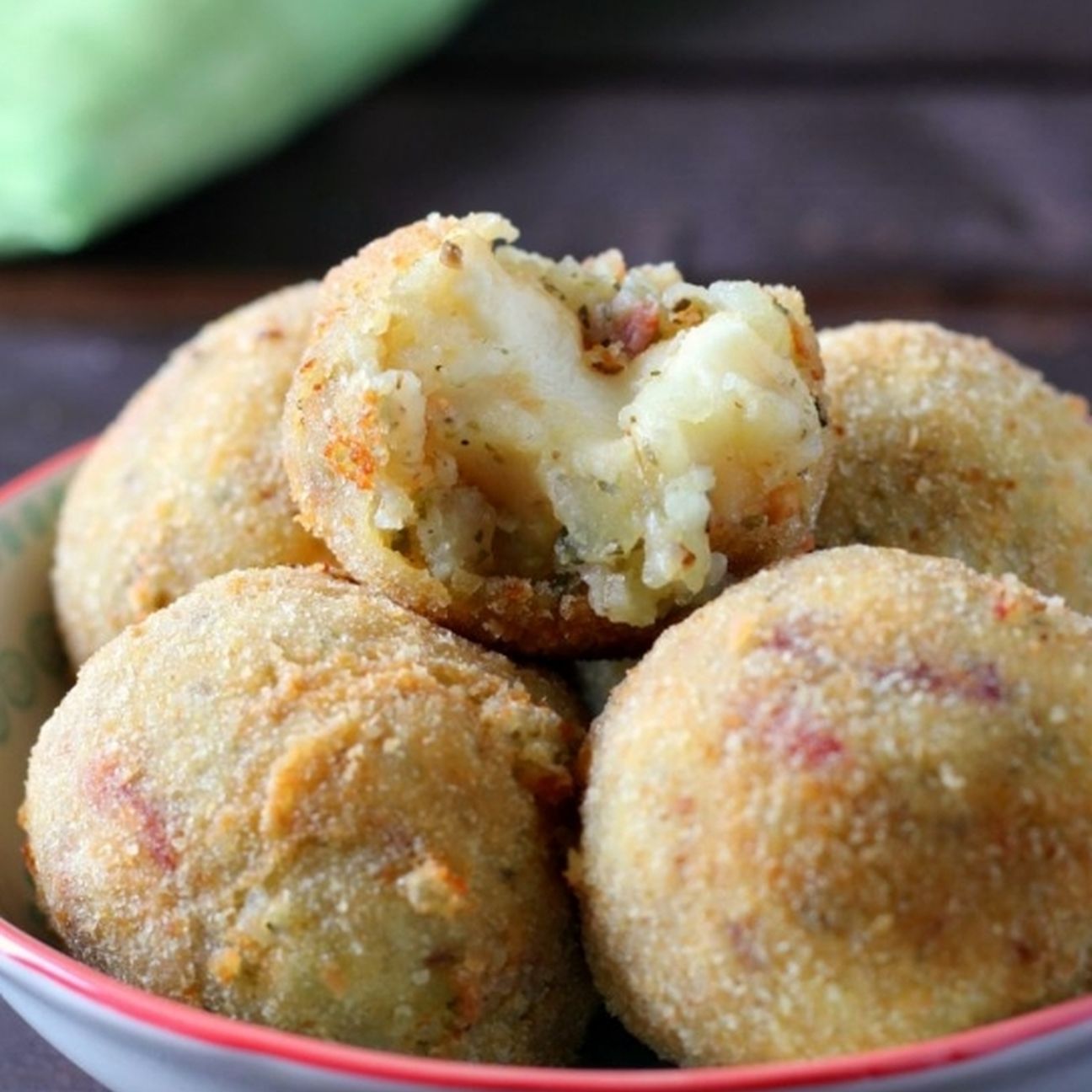 Polpette di patate e speck con cuore di scamorza
