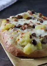 Ricetta Pizza con patate, salsiccia e funghi