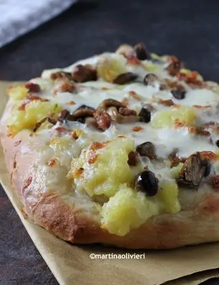 Ricetta Pizza con patate, salsiccia e funghi di MartinaOlivieri