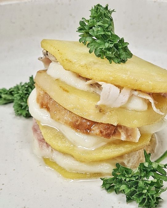 Millefoglie di patate, provola e porchetta