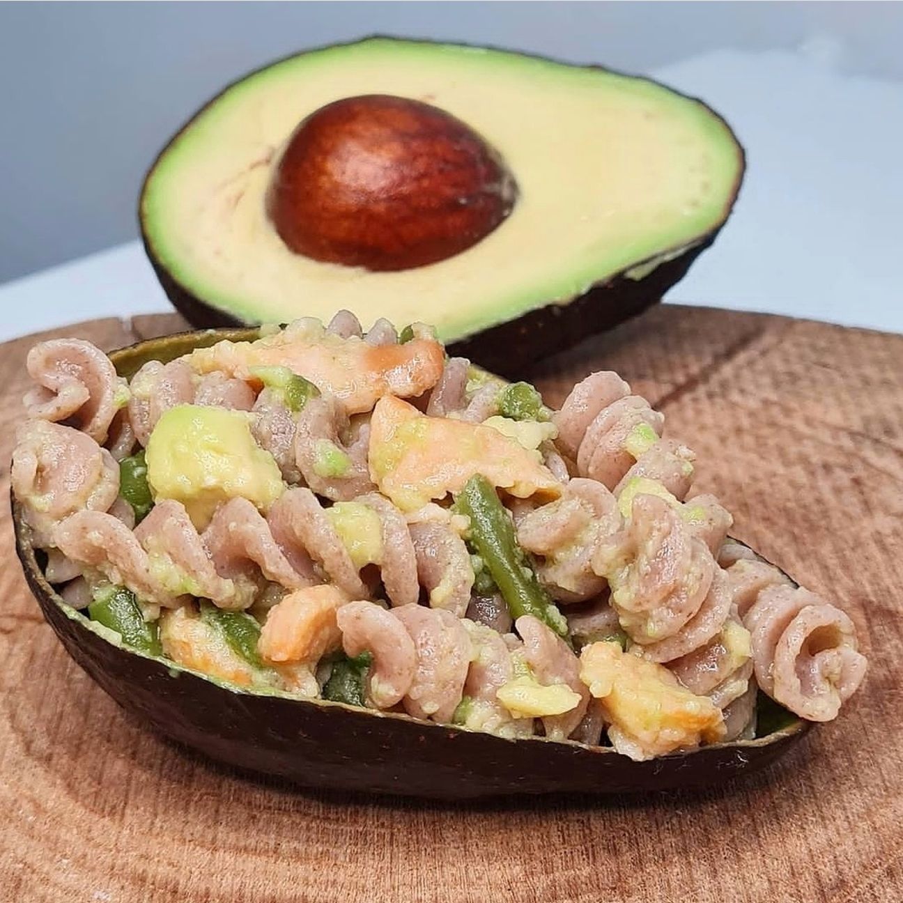 Fusilli avocado, salmone e verdurine