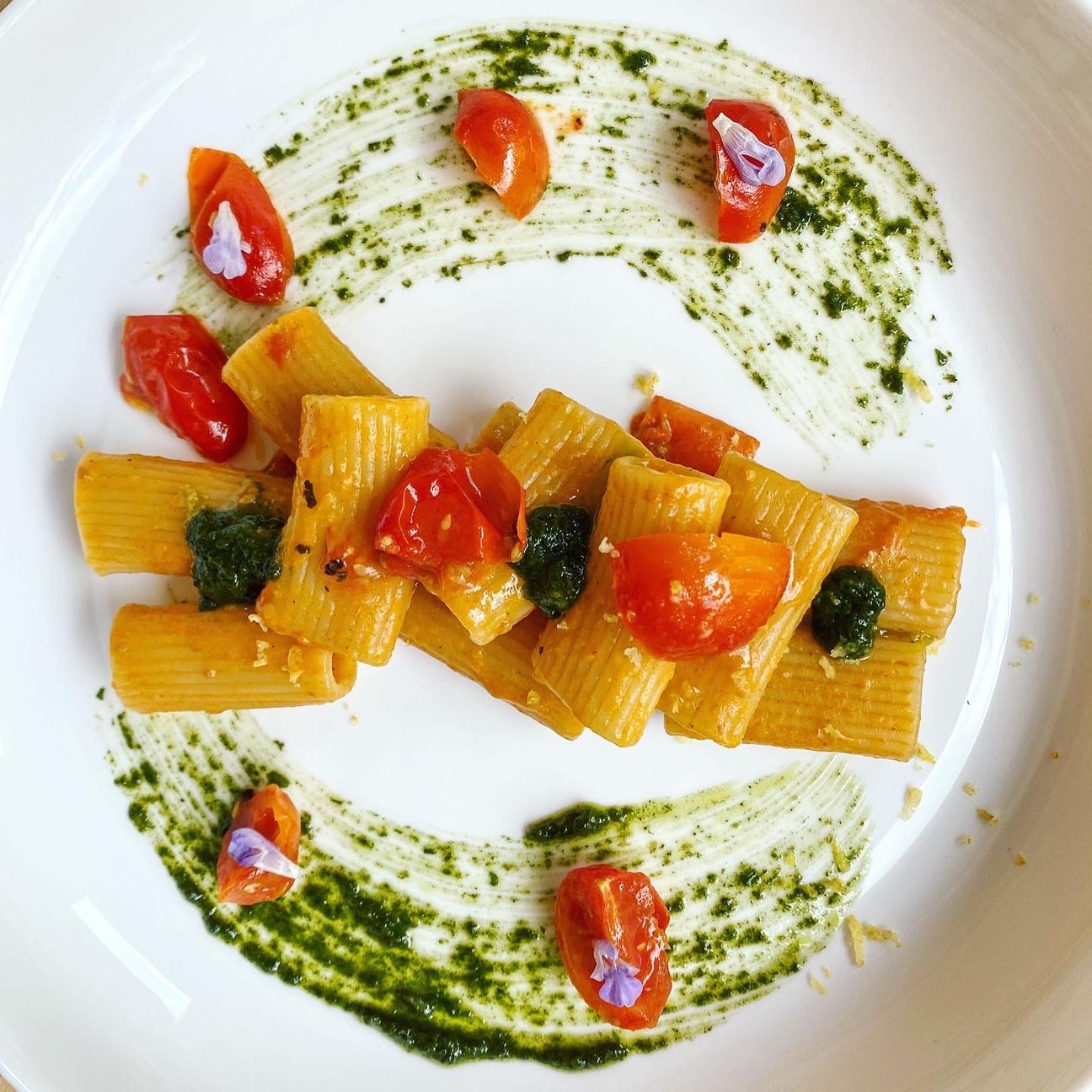 Rigatoni pomodorini e basilico